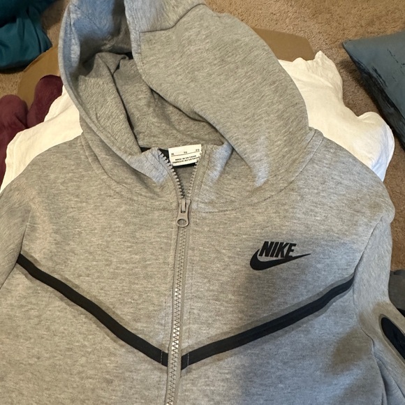 Nike jacket barely worn like new no flaws - Picture 2 of 4